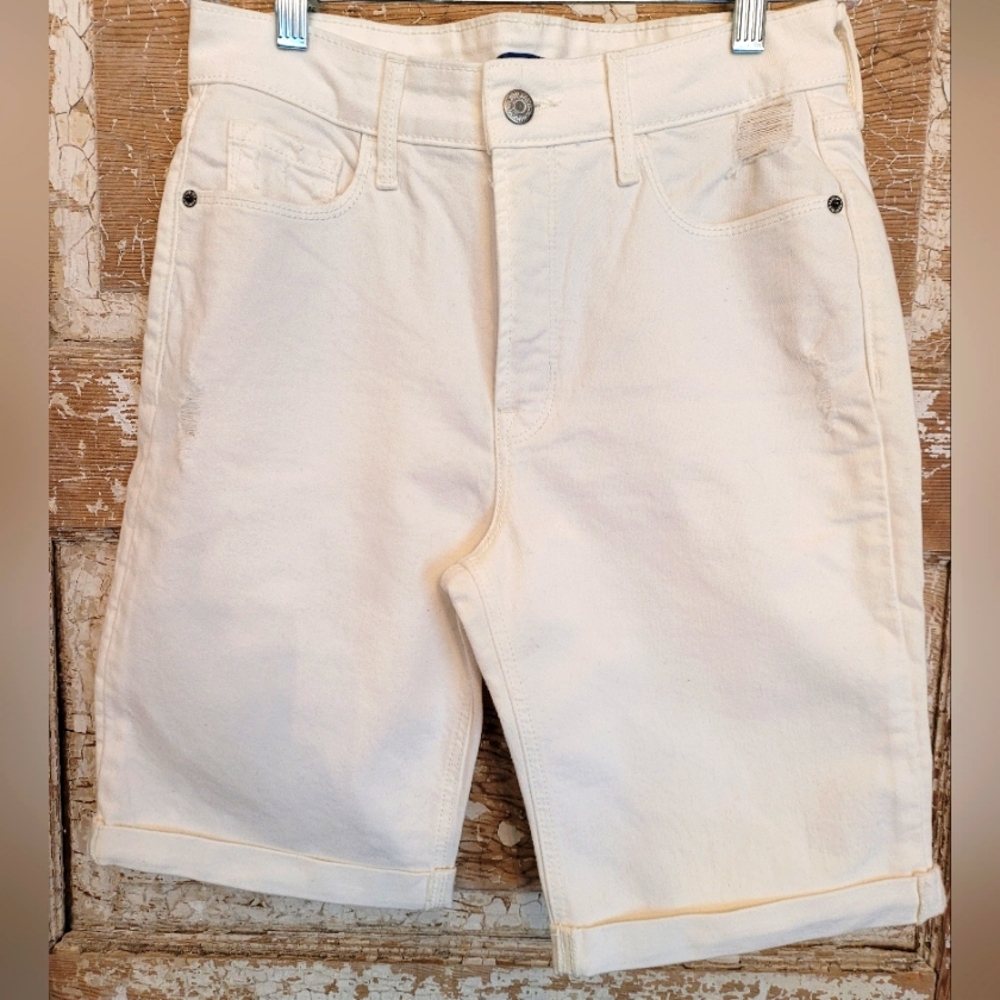 Old Navy White Bermuda High Rise  Jean Short.   Size 4